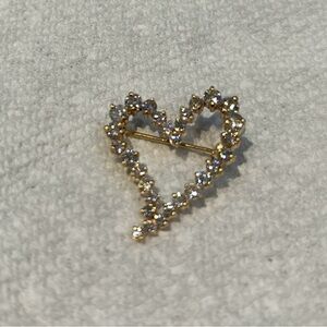 Elegant Gold Heart Brooch with Diamonds.